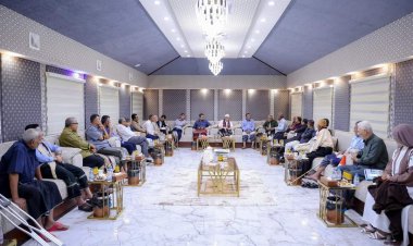 رئيس الوزراء يؤكد على دور المثقفين والأدباء والمفكرين في التنوير ومعركة الوعي
