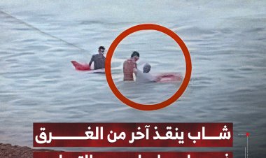 شاب ينقذ آخر من الغرق في ساحل رامبو بالتواهي