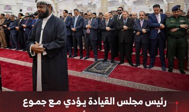 رئيس مجلس القيادة يؤدي مع جموع المصلين صلاة عيد الأضحى المبارك